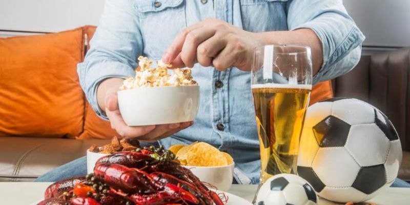 Xem Bóng Đá Ăn Gì - 5 Combo Đồ Ăn Và Đồ Uống Cực Đỉnh 2 Đồ khô trong xem bóng đá ăn gì