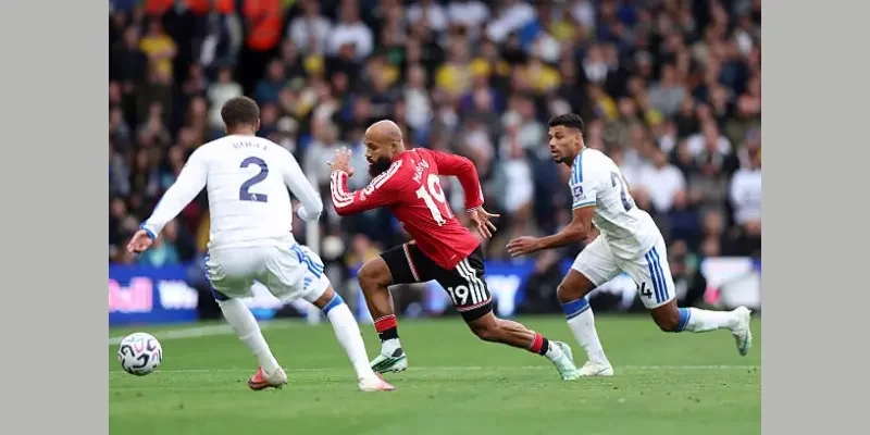 Manchester United tiếp tục hòa Leeds tại vòng 7